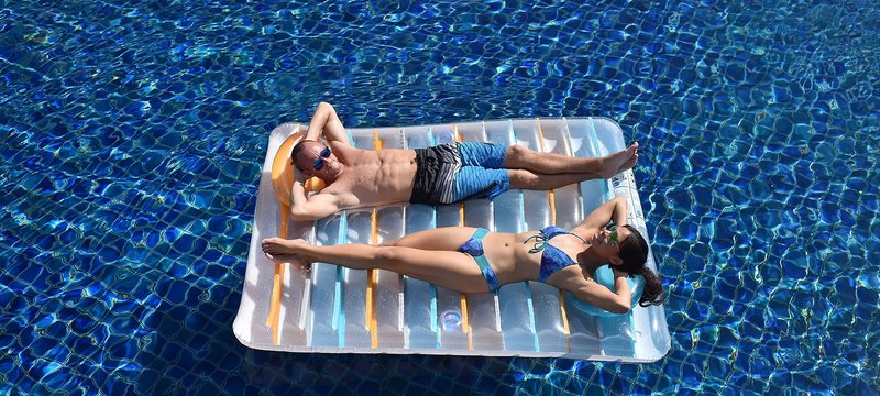 Rooftop Pool & Leisure Deck